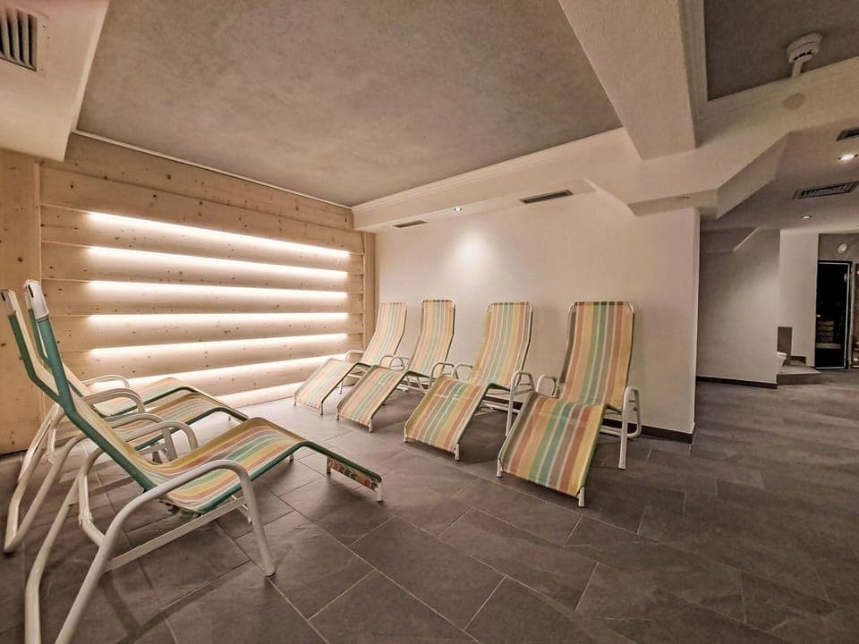 Wood, Ceiling, Hardwood, Wood Stain, Winter, Lumber, Plank, Hotel