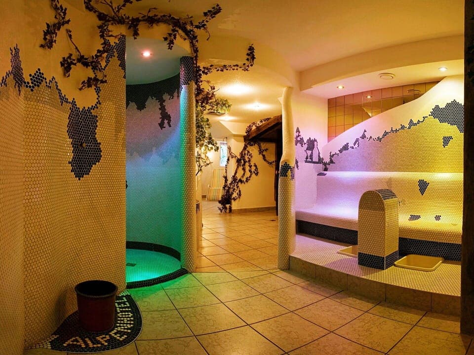 Light, Lighting, Interior Design, Art, Wall, Floor, Flooring, Building, Tints And Shades, Houseplant