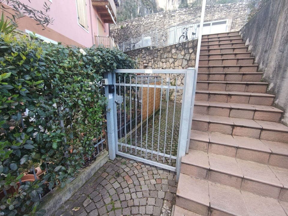 Building, Plant, Window, Road Surface, Stairs, Brickwork, Real Estate, Composite Material, Brick, Wood