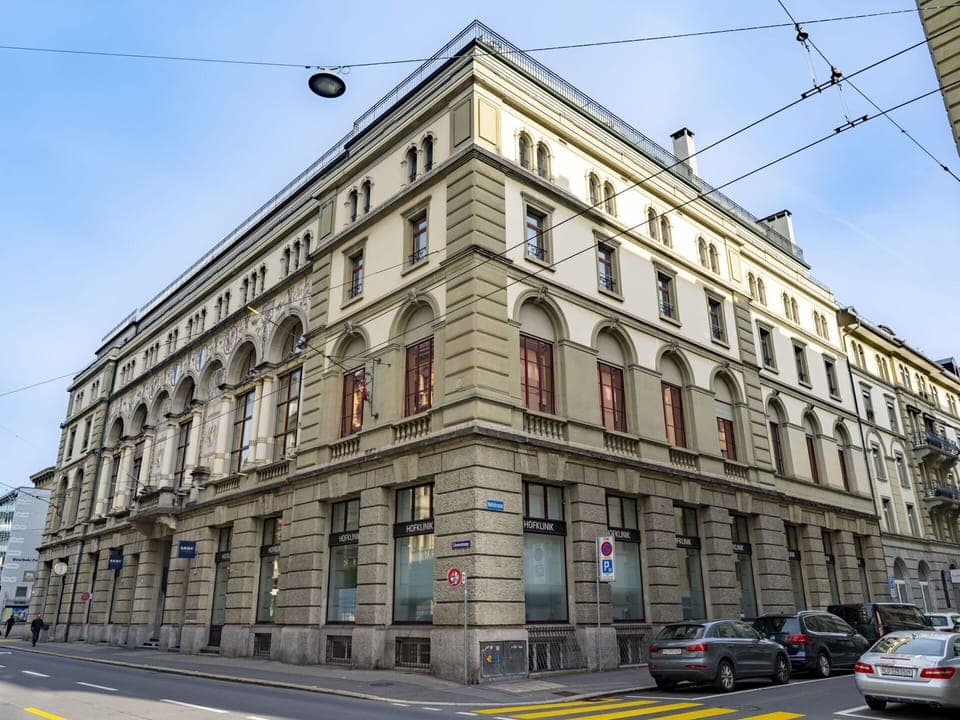 Sky, Building, Vehicle, Car, Cloud, Wheel, Architecture, Neighbourhood, Window, Residential Area