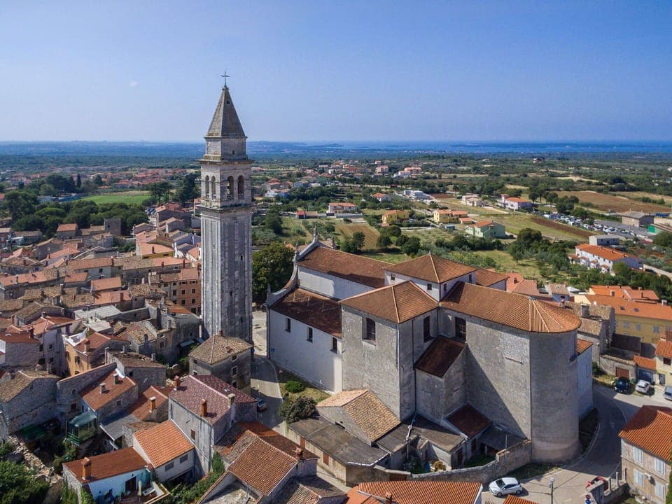 Sky, Building, Property, Window, Tower, Tree, Urban Design, House, Landscape, Cityscape