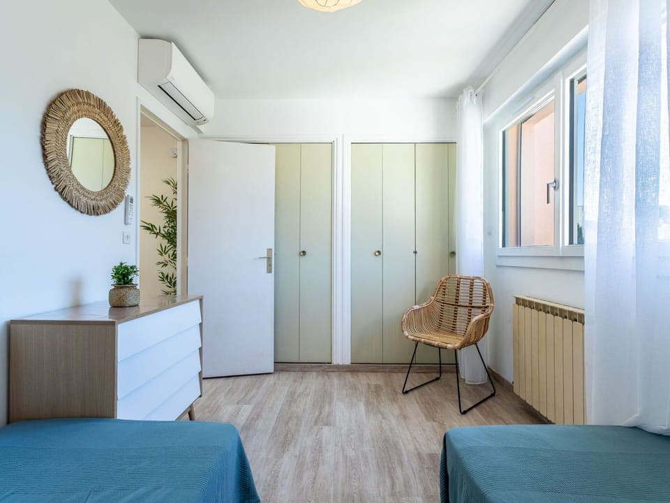 Plant, Sky, Building, Window, Tree, Land Lot, House, Larch, Grass, Residential Area