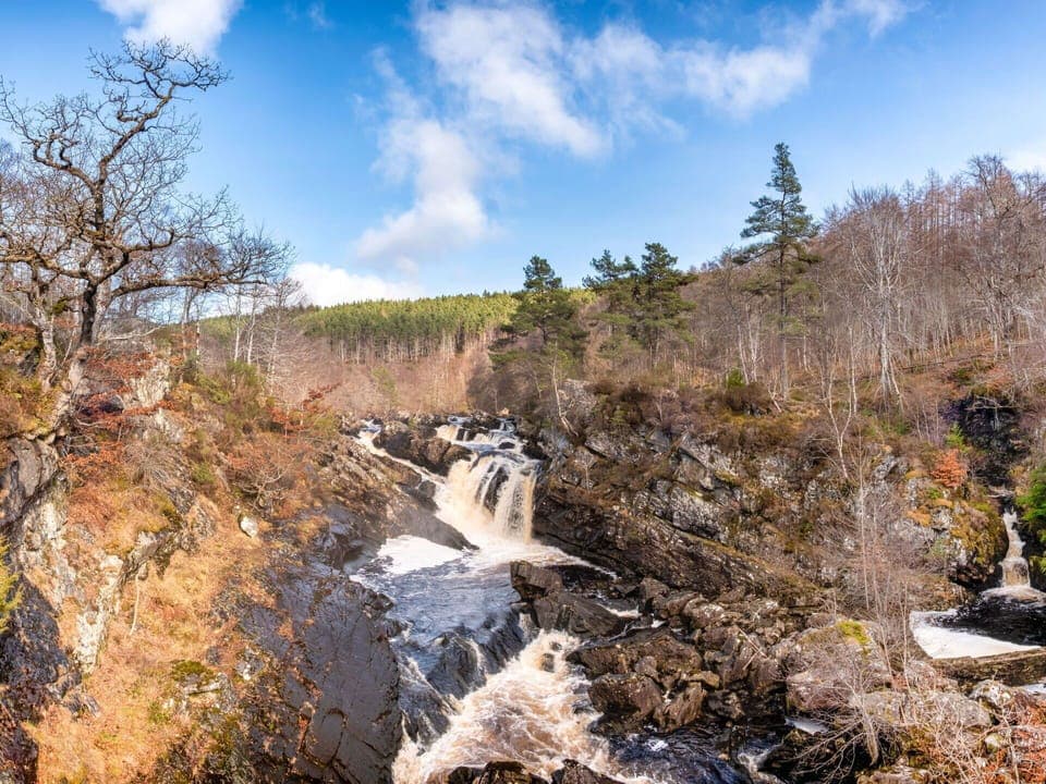 Cloud, Plant, Sky, Water, Natural Landscape, Mountain, Bedrock, Highland, Tree, Watercourse
