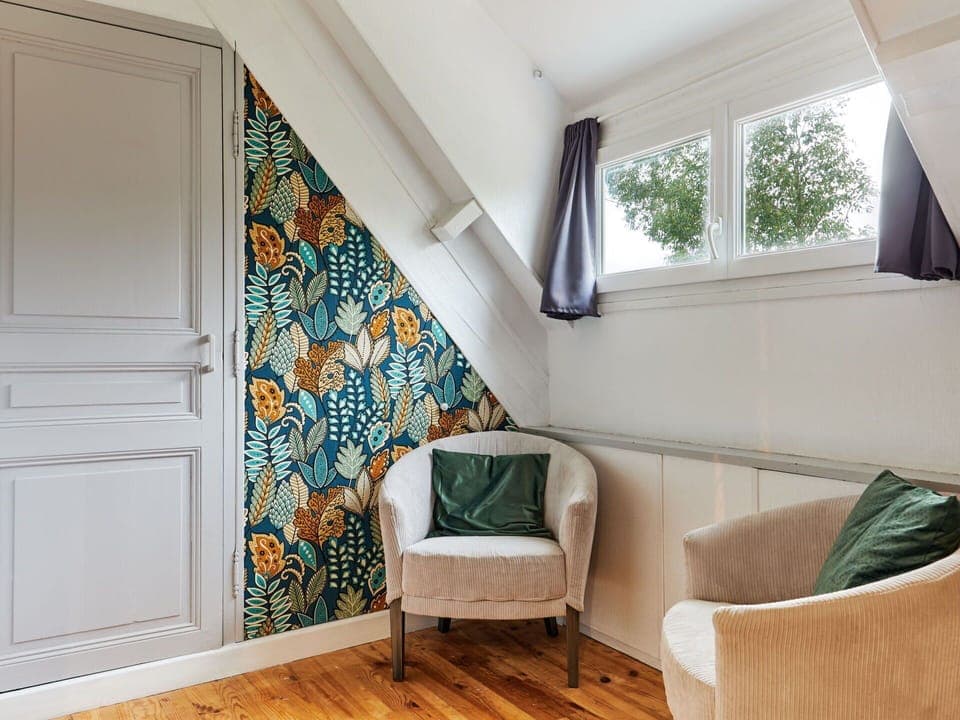 Daytime, Building, Sky, Azure, Window, Architecture, Table, Condominium, Wood, Shelving