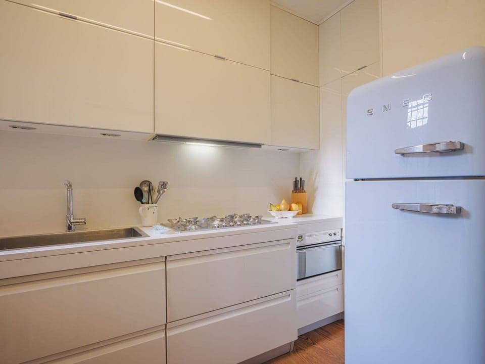 Daytime, Building, Sky, Azure, Window, Architecture, Table, Condominium, Wood, Shelving