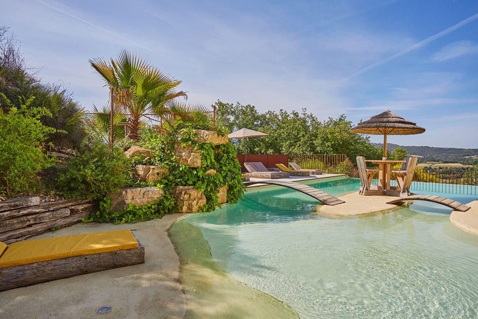 To rent in Drome provençale superb villa with swimming pool and playground