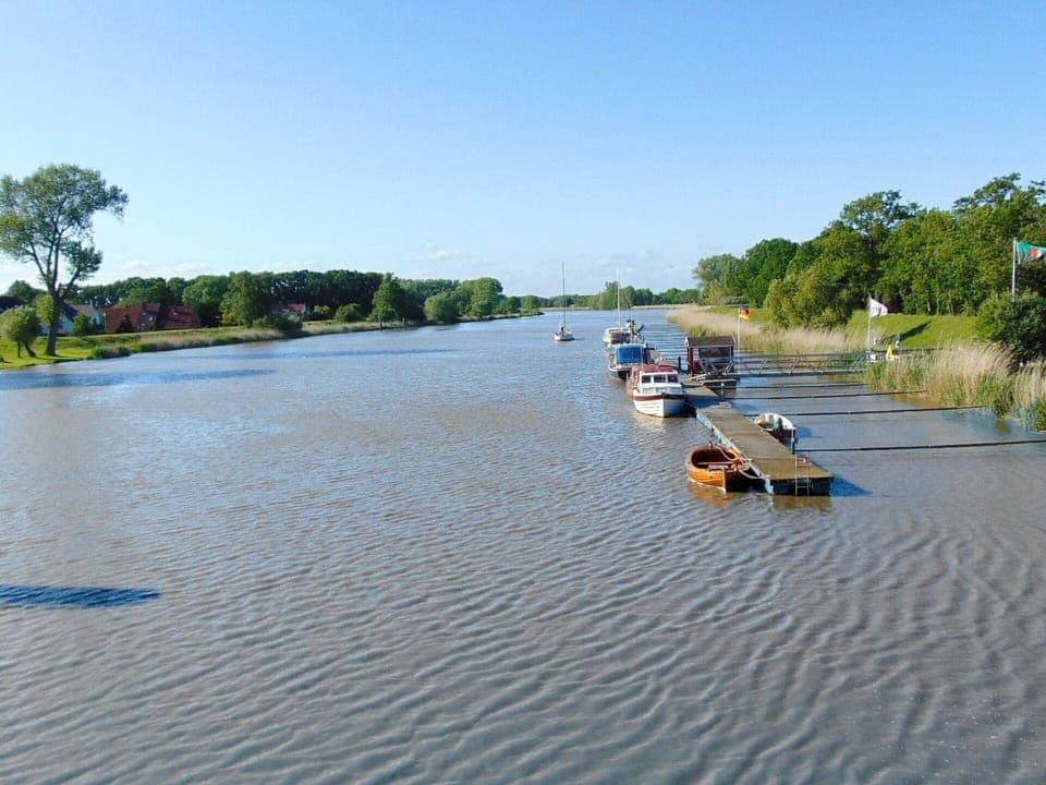 Sky, Water, Water Resources, Vehicle, Boat, Plant, Asphalt, Tree, Watercraft, Lake
