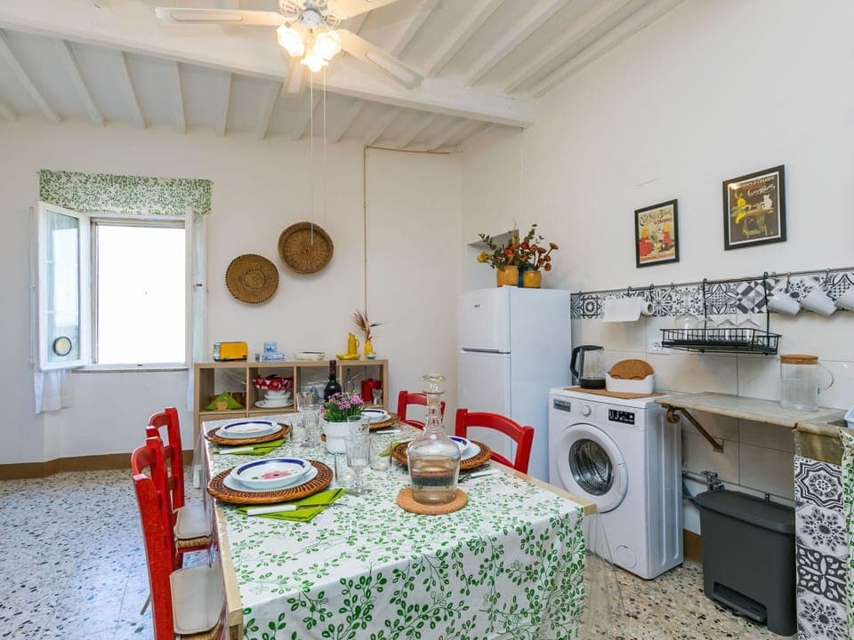 Furniture, Table, Building, Chair, Tableware, Cloud, Sky, Tablecloth, Outdoor Furniture, Shade