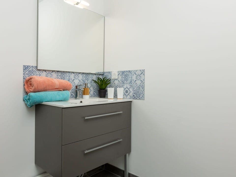 Cabinetry, Rectangle, Drawer, Interior Design, Flooring, Wood, Floor, Comfort, Hardwood, Plant