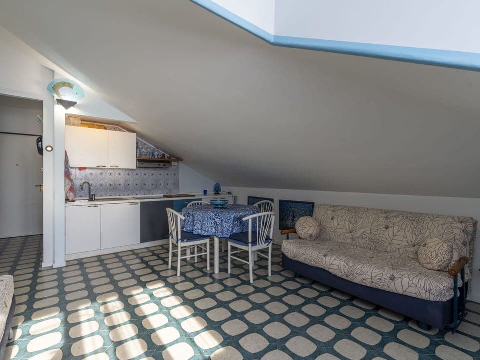 Property, Interior Design, Wood, Flooring, Floor, Wall, Shade, Ceiling, Hardwood