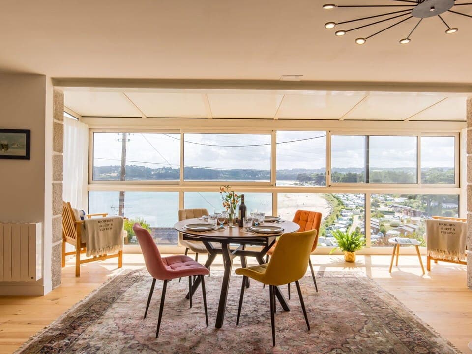 Plant, Property, Building, Sky, Rectangle, Shade, Window, Land Lot, Grass, Urban Design