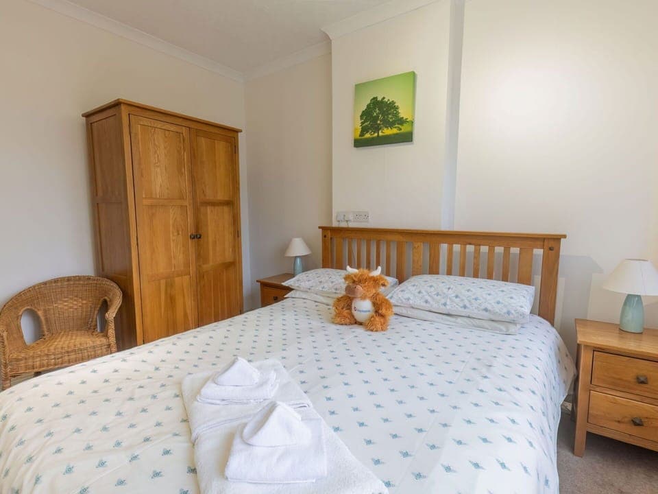 Furniture, Comfort, Building, Azure, Wood, Interior Design, Chair, Floor, Real Estate