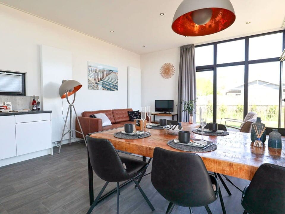 Building, Window, Swimming Pool, Water, Urban Design, Tower Block, Condominium, Neighbourhood, Residential Area, Plant