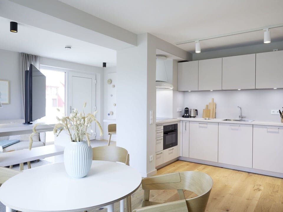 Plant, Building, Window, Swimming Pool, Azure, Water, Tree, House, Sky, Urban Design