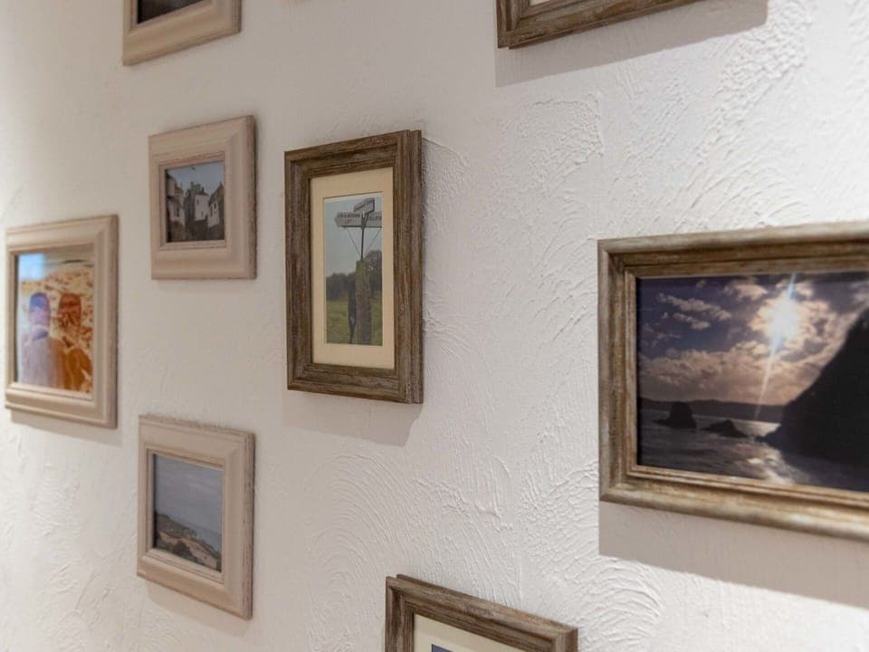 Brown, Picture Frame, Building, Wood, Paint, Rectangle, Interior Design, Architecture, Art, Floor