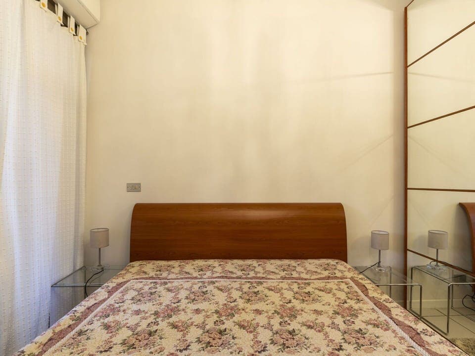 Furniture, Building, Comfort, Wood, Textile, Bed, Floor, Bed Frame, Flooring, Shade