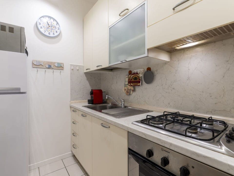 Cabinetry, Property, Countertop, Gas Stove, Kitchen Stove, Cooktop, Kitchen Appliance, Kitchen, Interior Design, Stove