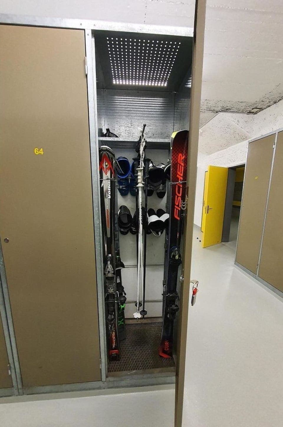 Snow, Building, Window, Freezing, House, Slope, Real Estate, Wood, Geological Phenomenon, Tree