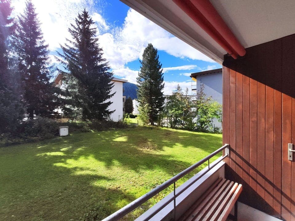 Plant, Sky, Cloud, Daytime, Building, Property, Window, Shade, Tree, Sunlight