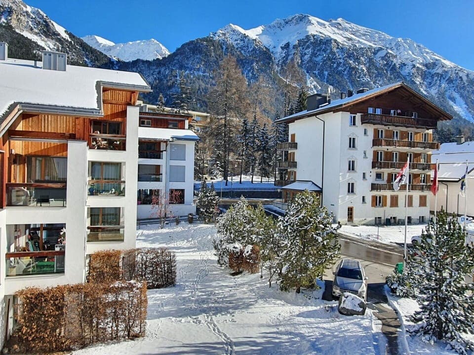 Sky, Building, Window, Urban Design, Residential Area, Facade, Real Estate, Condominium, Tree, Commercial Building