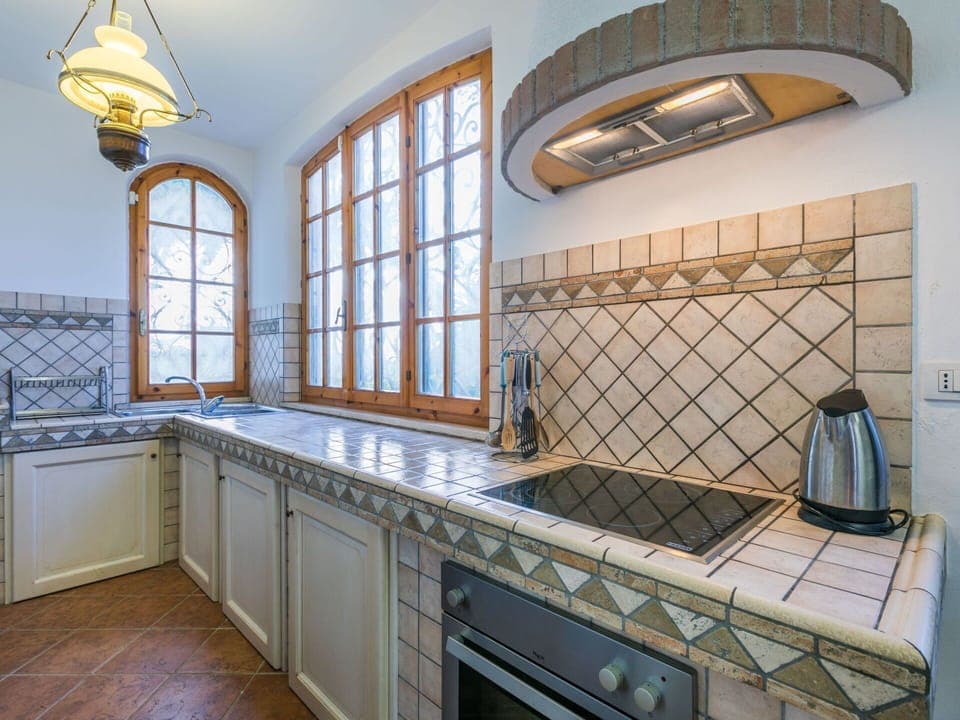 Cabinetry, Countertop, Property, Window, Kitchen Sink, Sink, Kitchen, Wood, Interior Design, Kitchen Stove