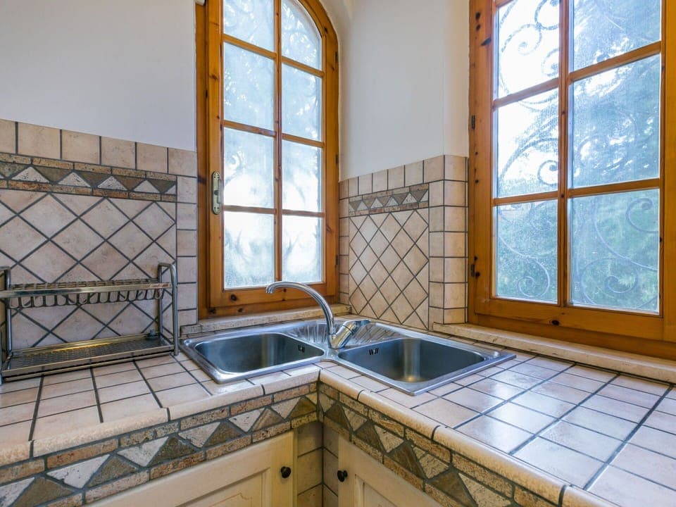 Property, Window, Building, Interior Design, Lighting, Wood, Architecture, Plumbing Fixture, Floor