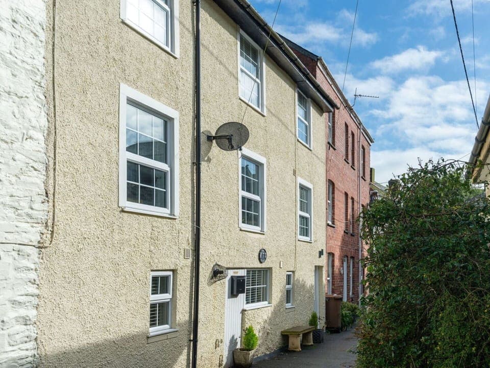Plant, Building, Sky, Cloud, Window, House, Tree, Door, Land Lot, Shade