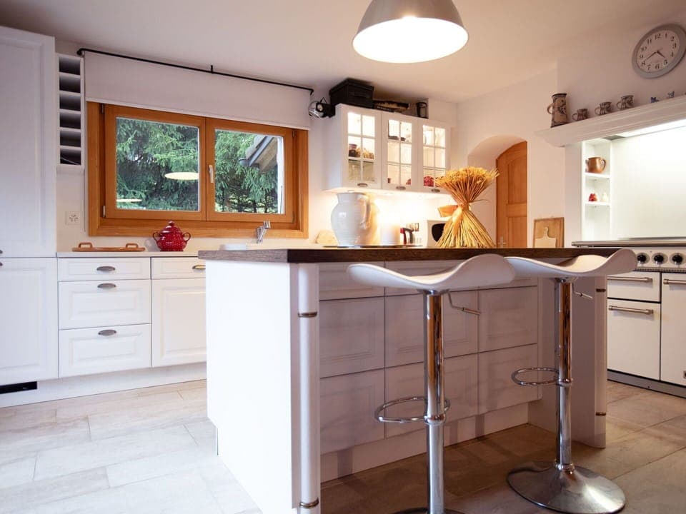 Cloud, Sky, Tableware, Table, Property, Furniture, Mountain, Food, Dishware, Drinkware