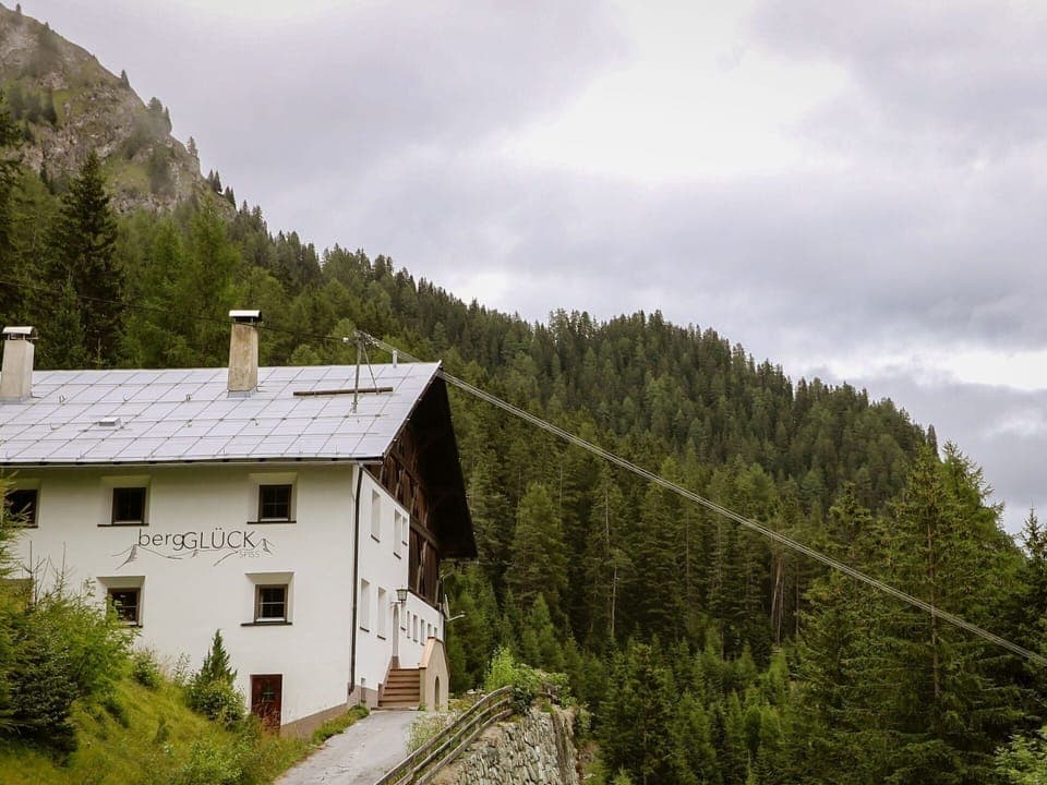 Water, Plant, Sky, Building, Azure, House, Swimming Pool, Tree, Rectangle, Window