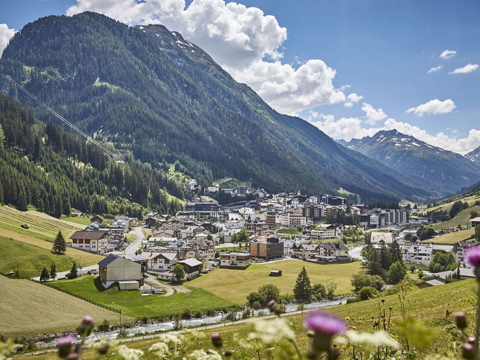 Cloud, Mountain, Sky, Plant, Ecoregion, Nature, Natural Landscape, Flower, Natural Environment, Building