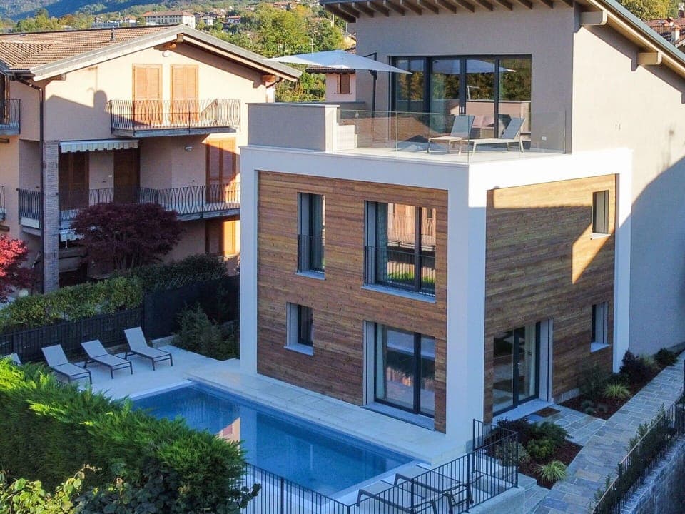Plant, Building, Sky, Window, House, Vegetation, Tree, Biome, Neighbourhood