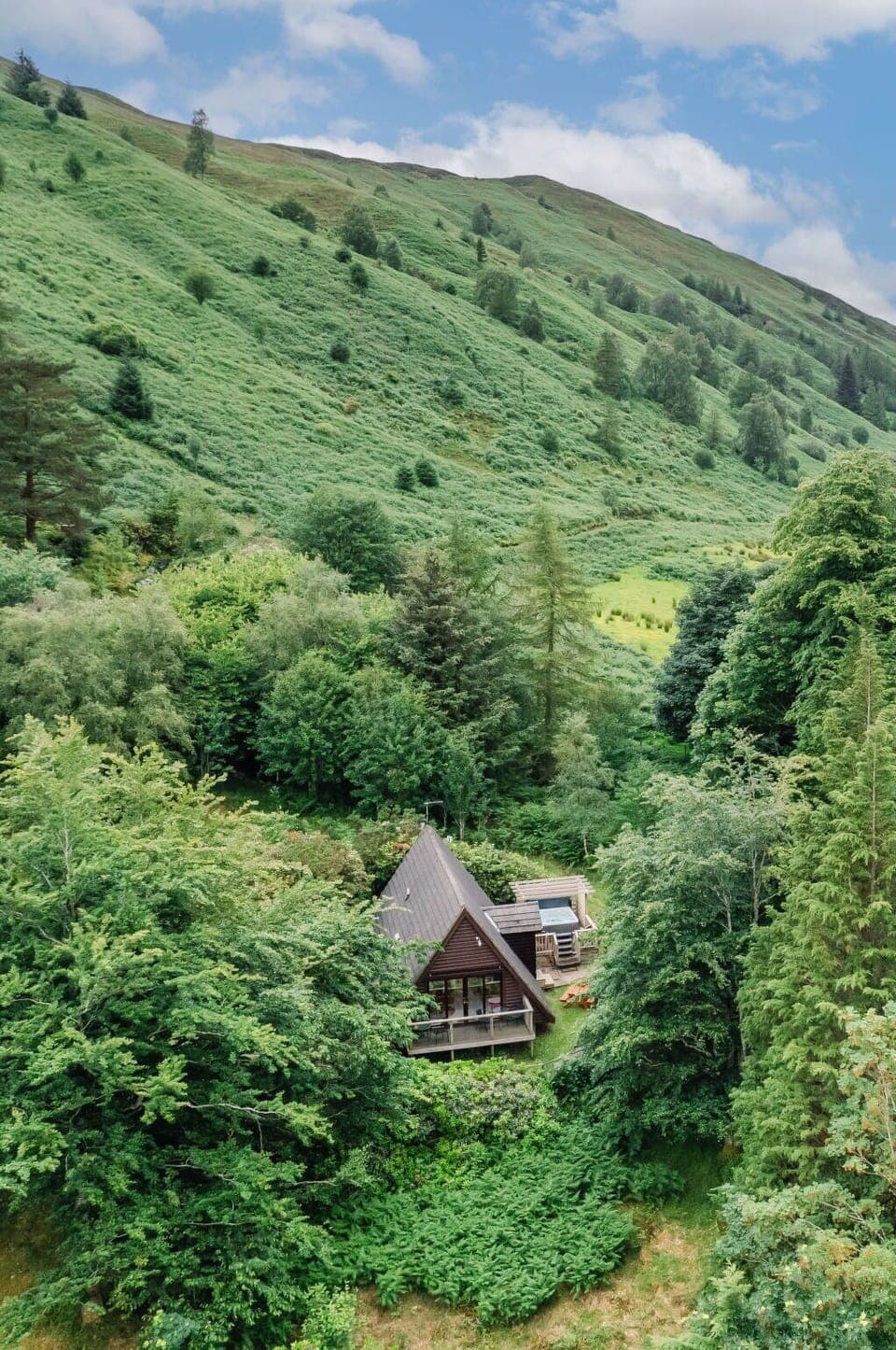 Cloud, Sky, Plant Community, Plant, Mountain, Green, Natural Landscape, House, Highland, Land Lot
