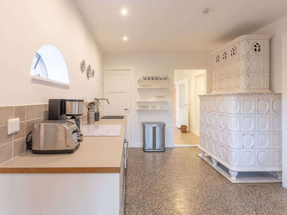 Sky, Shade, Land Lot, Cottage, Siding, Facade, Residential Area, Landscape, Roof, Grass