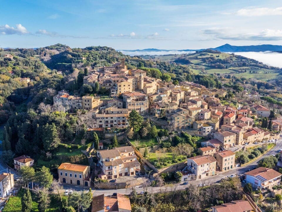 Water, Sky, Cloud, Azure, Building, Architecture, Swimming Pool, Urban Design, Leisure, Shade