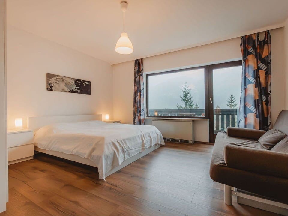 Furniture, Window, Comfort, Couch, Wood, Building, Interior Design, Architecture, Shade, Curtain