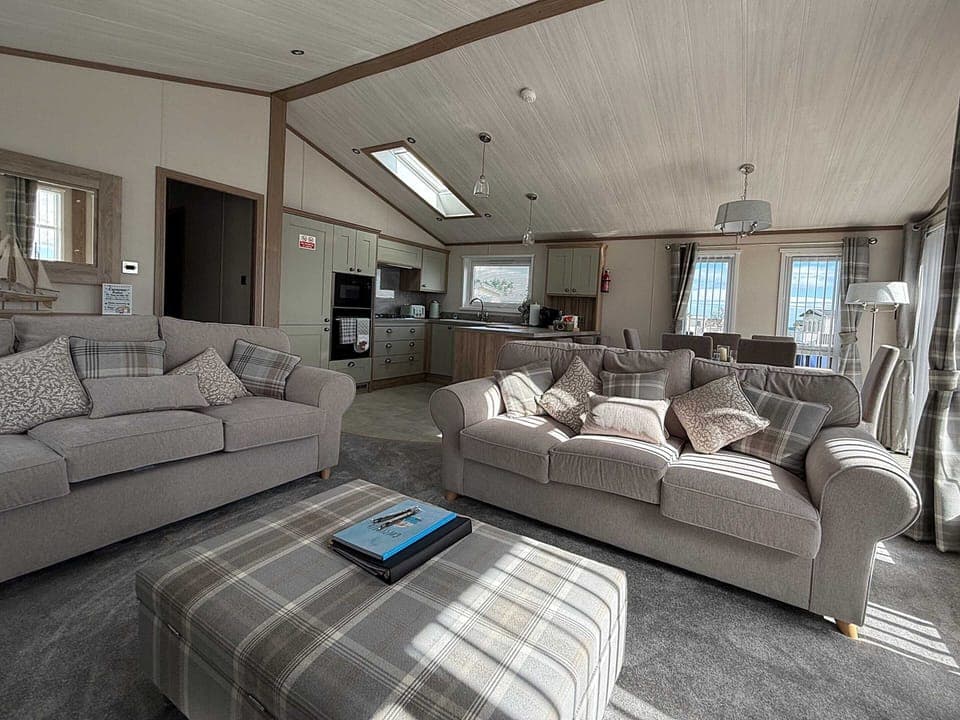 Living Room / Lounge