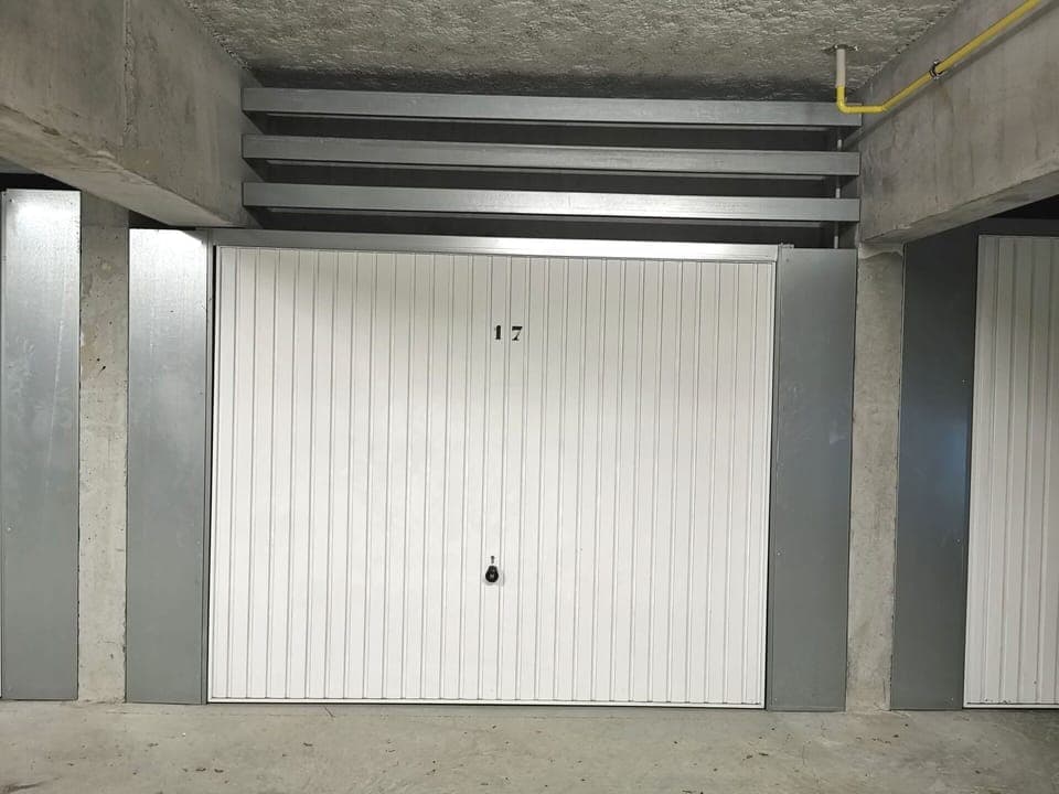 Wood, Architecture, Rectangle, Composite Material, Flooring, Ceiling, Tints And Shades, Concrete, Shade, Symmetry