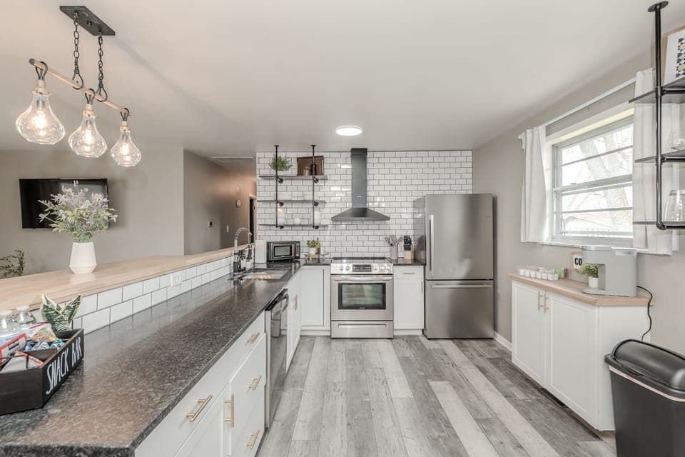 Fully-stocked kitchen with lots of extras!