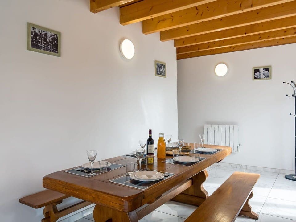 Table, Property, Furniture, Building, Wood, Interior Design, House, Floor, Flooring, Bottle