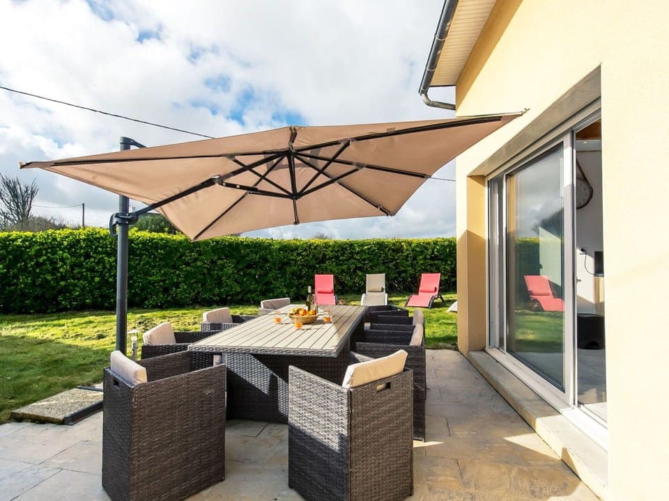 Plant, Building, Property, Cloud, Sky, Shade, Window, Architecture, Wood, Table