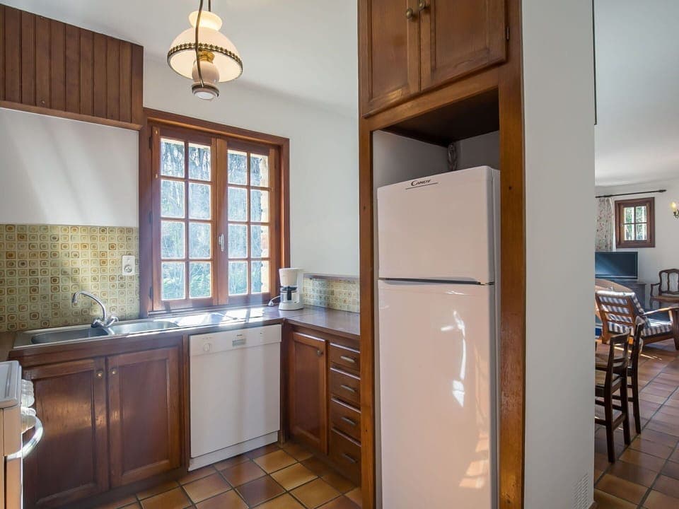 Cloud, Water, Sky, Window, Wood, Shade, Tints And Shades, Glass, Horizon