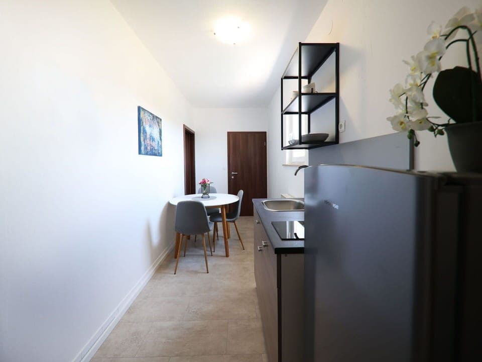 Sky, Building, Window, Tree, Plant, House, Land Lot, Cottage, Wood, Siding