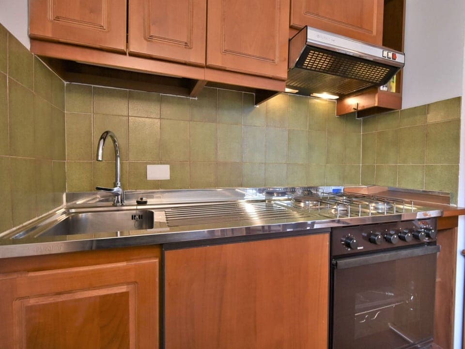 Brown, Cabinetry, Countertop, Property, Kitchen Sink, Sink, Building, Tap, Kitchen, Wood