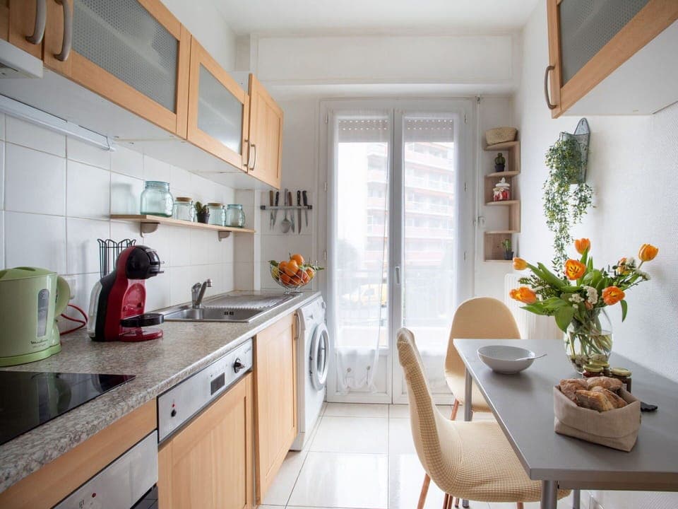 Table, Sky, Furniture, Property, Building, Cloud, Tableware, Azure, Chair, Interior Design