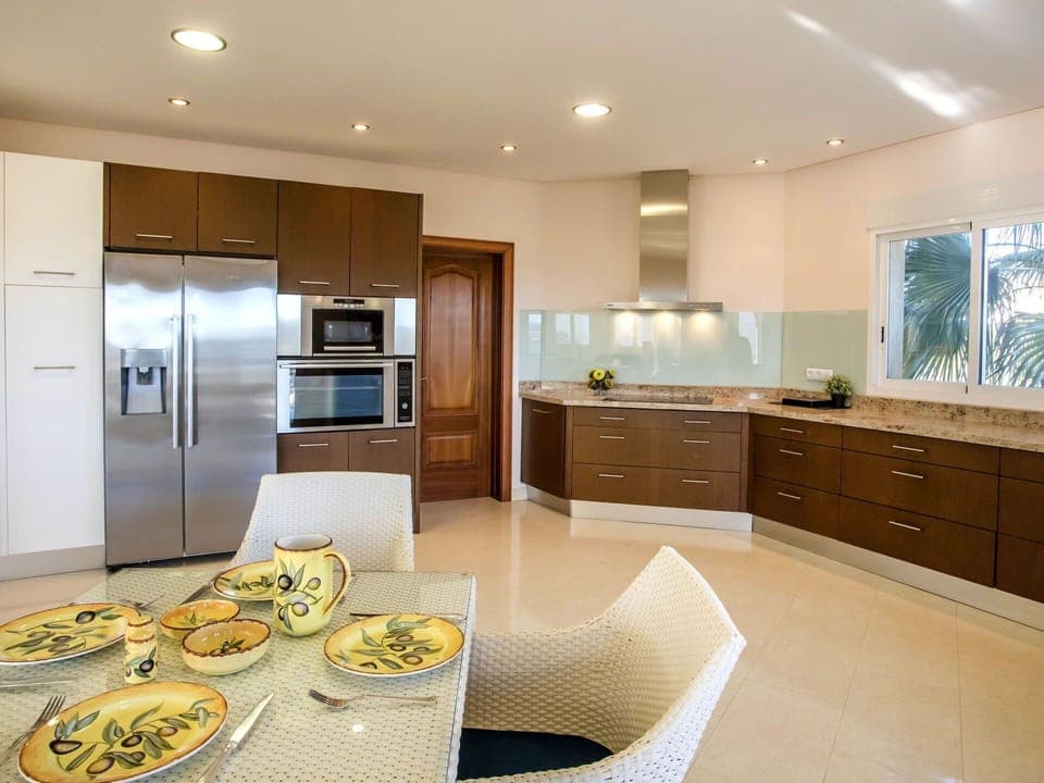 Water, Plant, Property, Building, Swimming Pool, Sky, Azure, Green, Nature, Tree