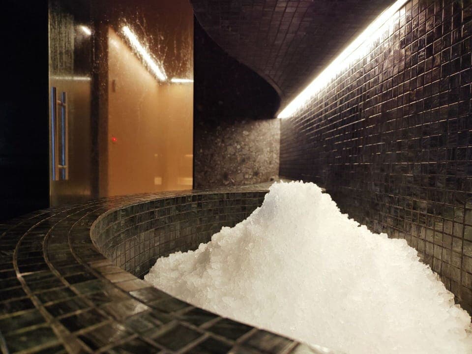 Water, Sky, Building, Plant, Property, Swimming Pool, Azure, Tree, Window, House