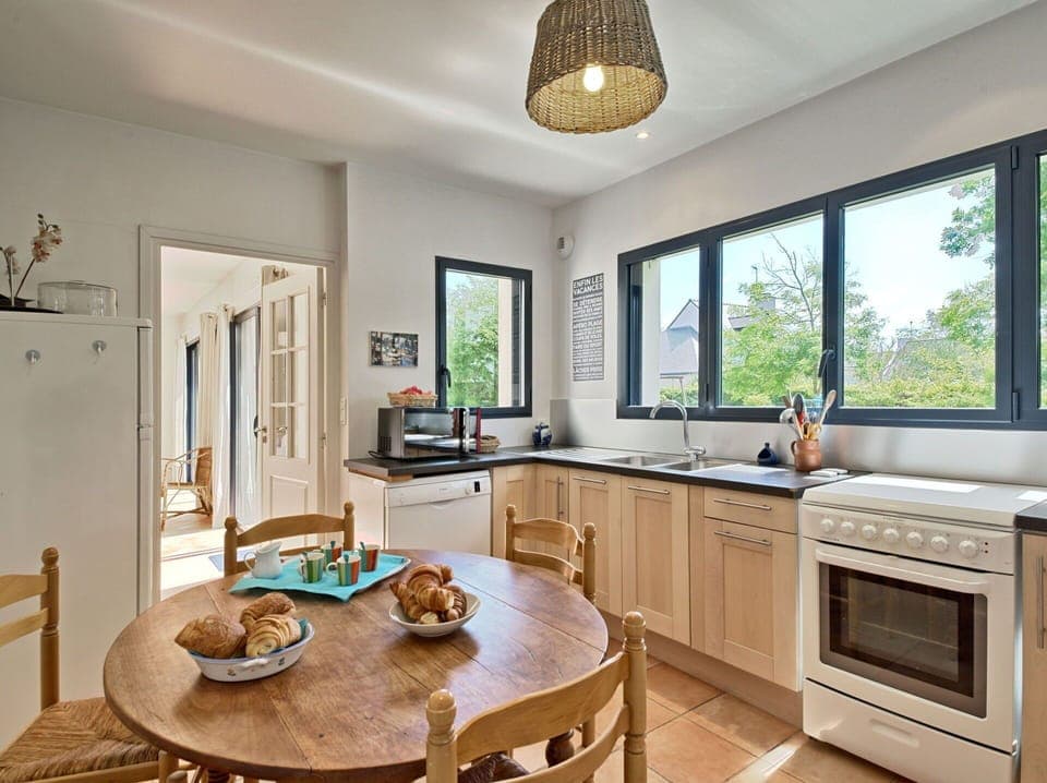 Brown, Property, Countertop, Cabinetry, Furniture, Window, Table, Wood, Kitchen, Interior Design