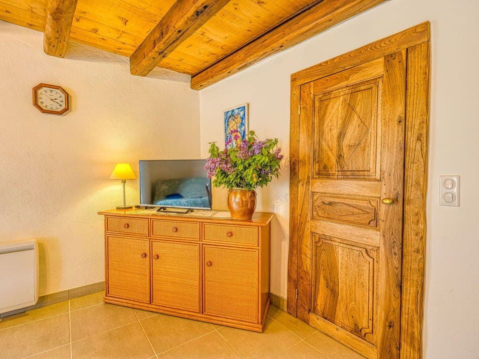 Water, Building, Cloud, Plant, Property, Daytime, Sky, Azure, Tree, House