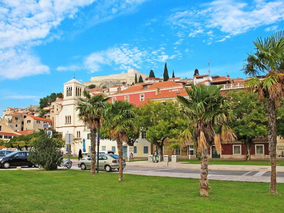 Furniture, Property, Cabinetry, Comfort, Building, Azure, Wood, Lighting, Lamp, Interior Design