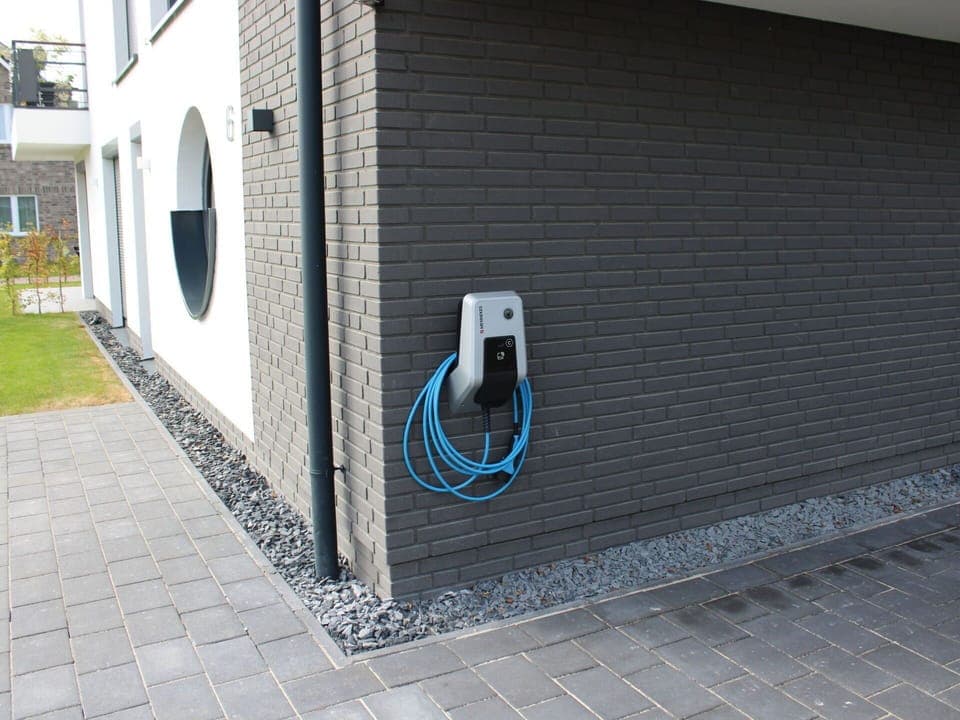 Building, Plant, Window, Wood, Wall, House, Facade, Gas, Road Surface